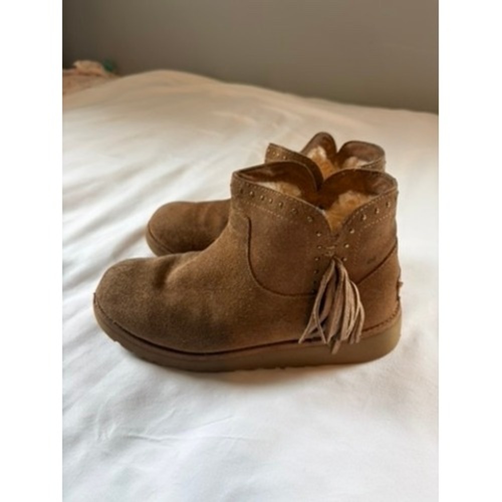 UGG Chestnut Suede Tassel Studded Ankle Boots Kids Size 2 1017397K - Picture 4 of 6